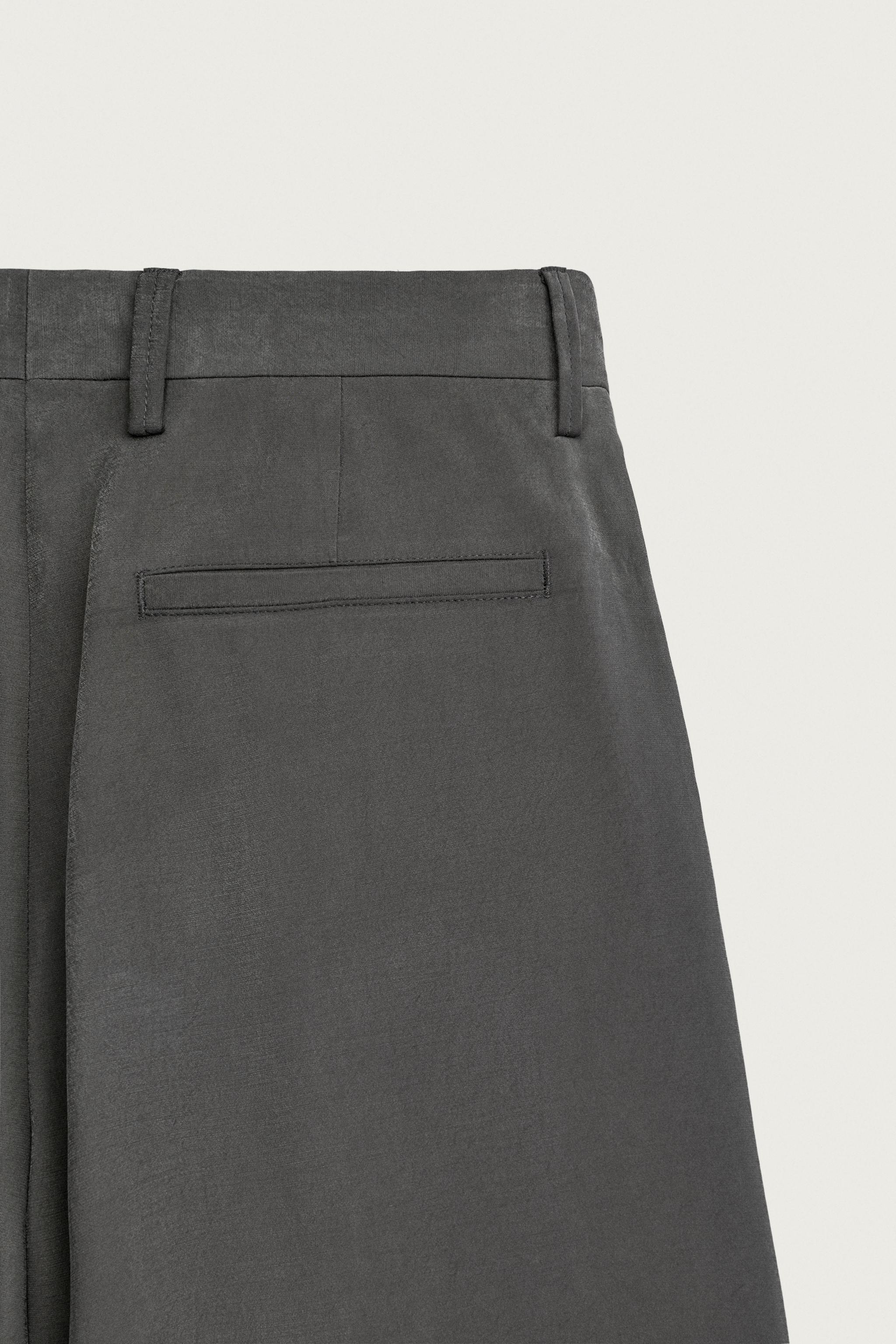 RELAXED FIT PLEATED PANTS